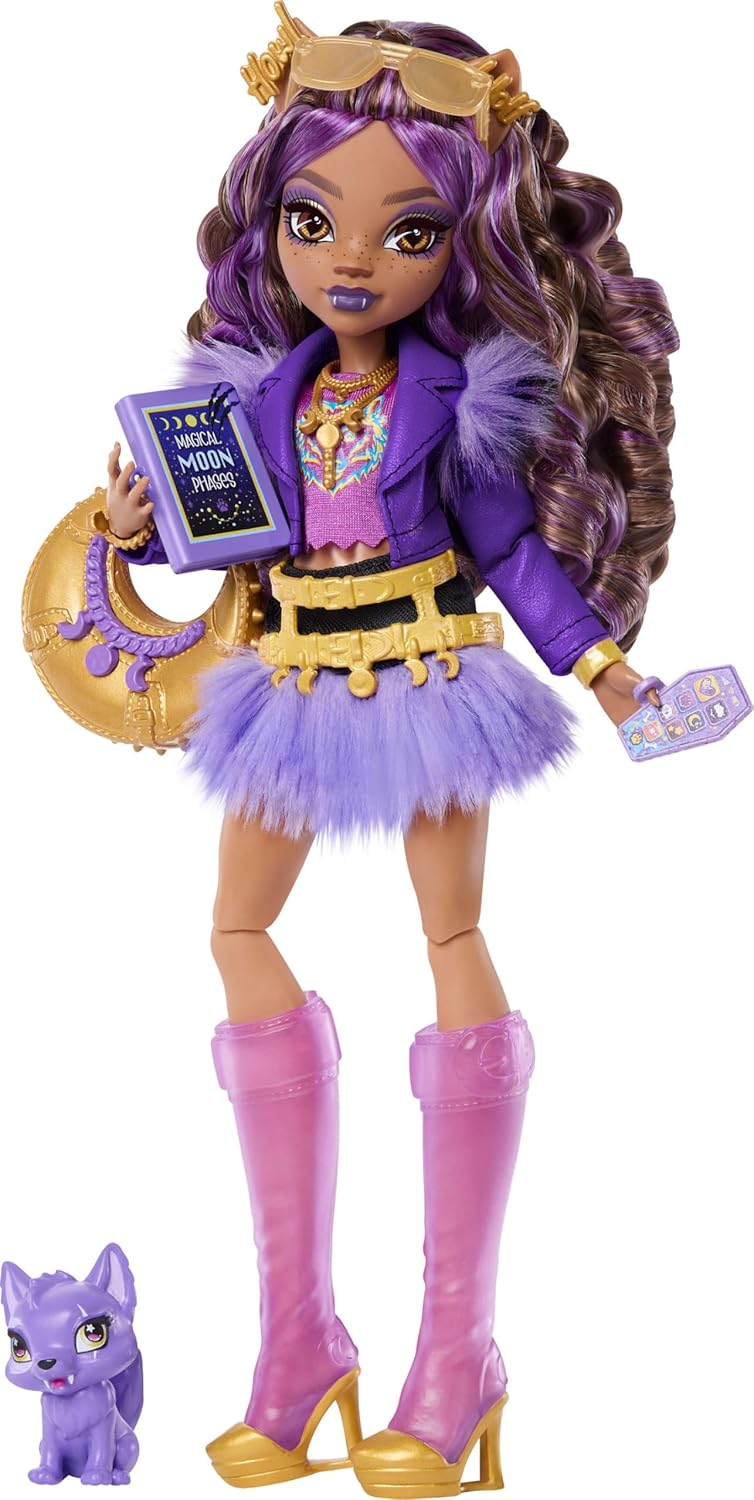 Monster High ▫️ Boneca Clawdeen Wolf com casaco de motoqueiro roxo e saia de pele, com mascote Wolverine Crescent e 7 acessórios, incluindo um livro, um croissant e um saco, JHK30